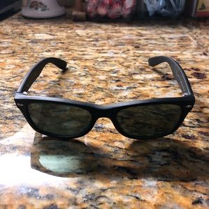 Ray-Ban wayfarer black sunglasses - new